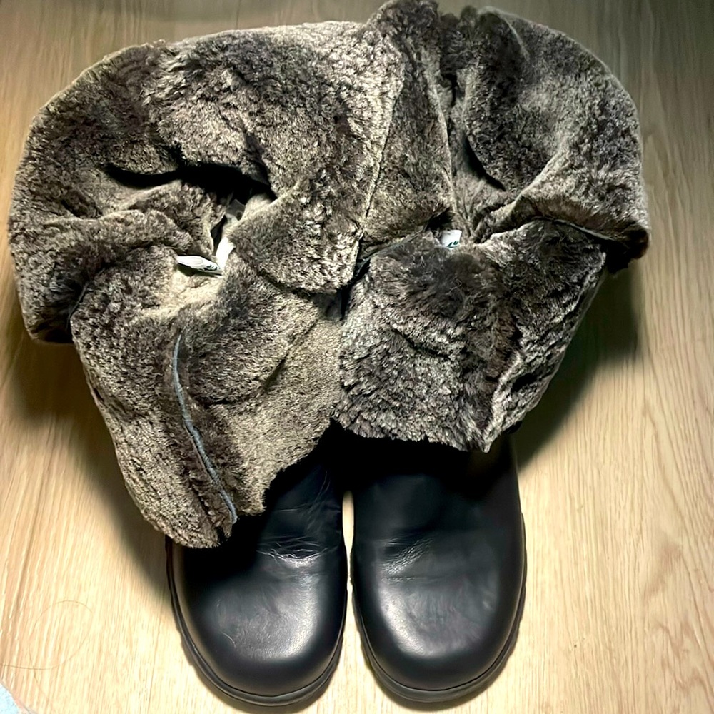 Martino Beautiful Black Brown Leather Size 9.5 Size Boots Really Snug Inside